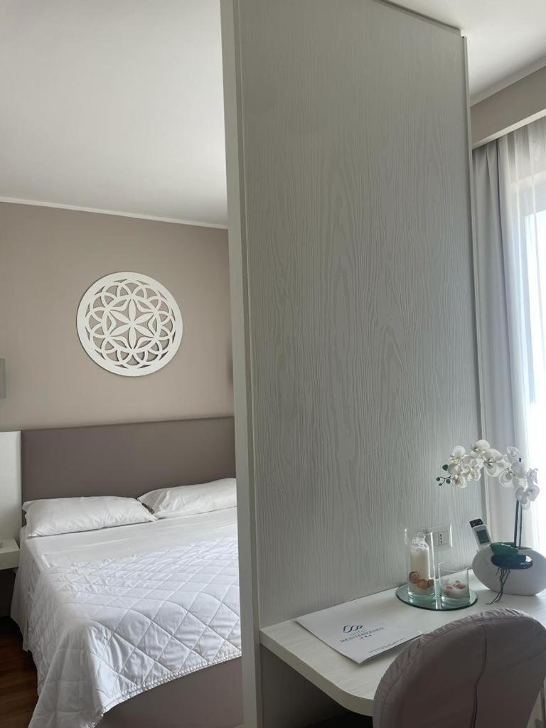 Hotel Mediterraneo Latina Zewnętrze zdjęcie
