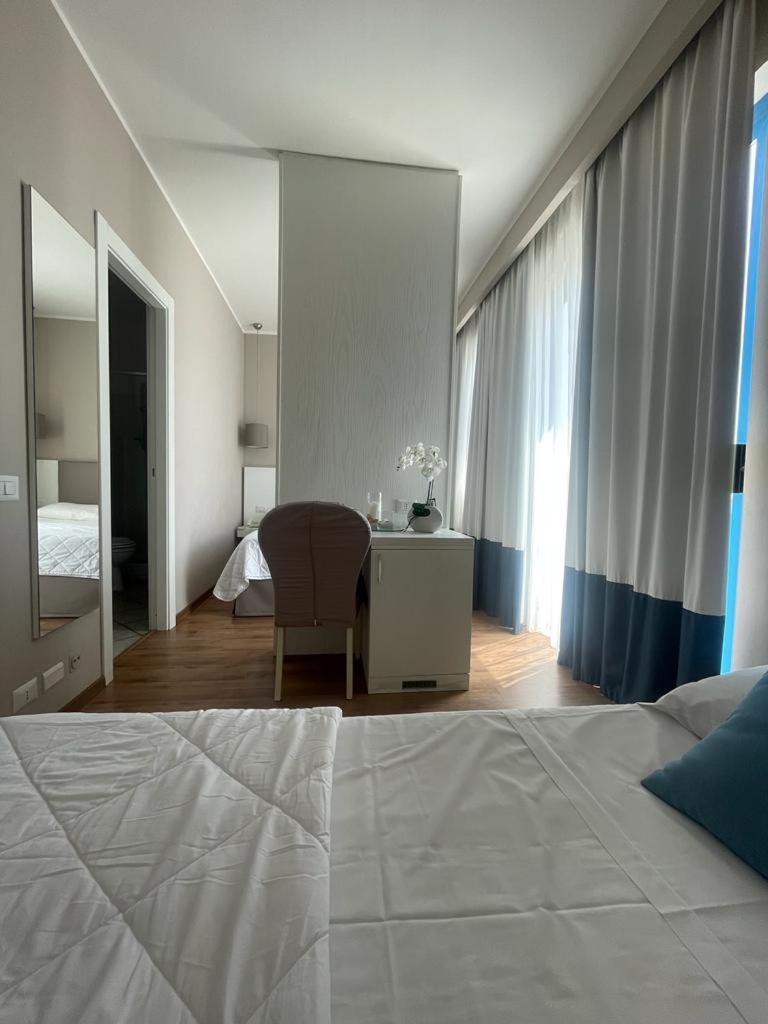 Hotel Mediterraneo Latina Zewnętrze zdjęcie