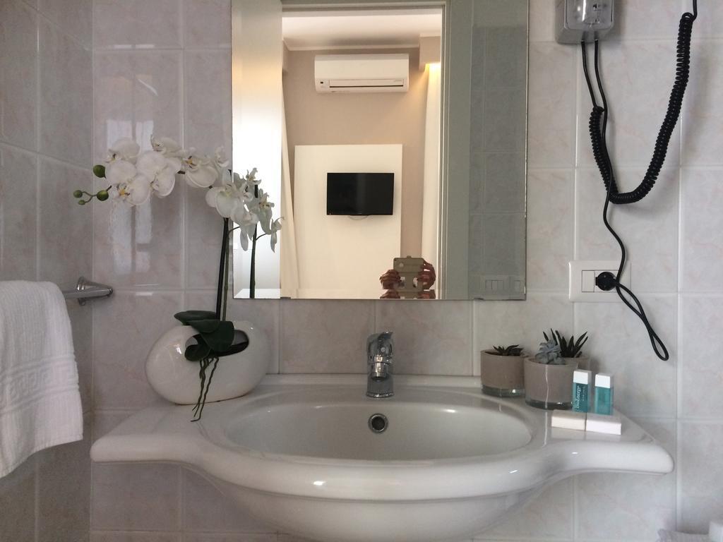 Hotel Mediterraneo Latina Zewnętrze zdjęcie
