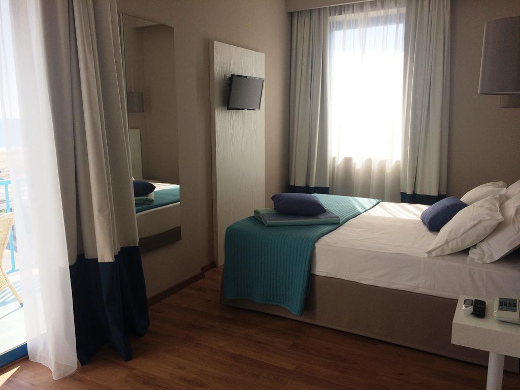 Hotel Mediterraneo Latina Zewnętrze zdjęcie